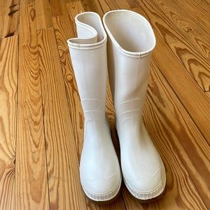 Fabrique au Canada White Boots Sz 8